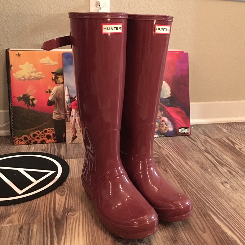 MAROON SIZE 8 HUNTER BOOTS